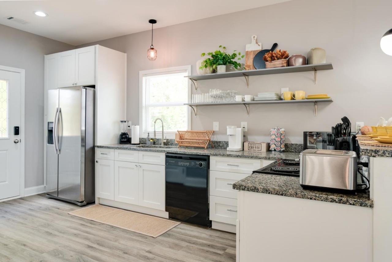 Modern Getaway Home Near Uga Archアセンズ エクステリア 写真